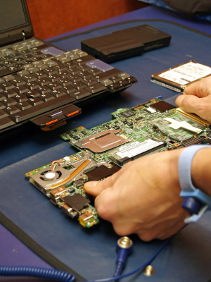 Computer Repair Dubai Business Bay 050 5093330 Free Visit